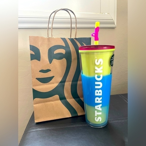 Starbucks 24 OZ. Color-Changing Cold Beverage Cup with Silicone Straw Topper. - Picture 15 of 16